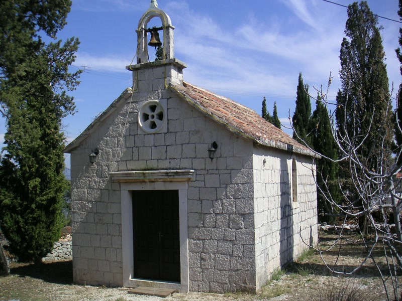 Kapelle in Okrug Donji nahe bei Villa Valic <> Chapel in Okrug Donji near to Villa Valic
